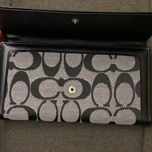 Black Coach Leather Wallet - Picture 4 of 5